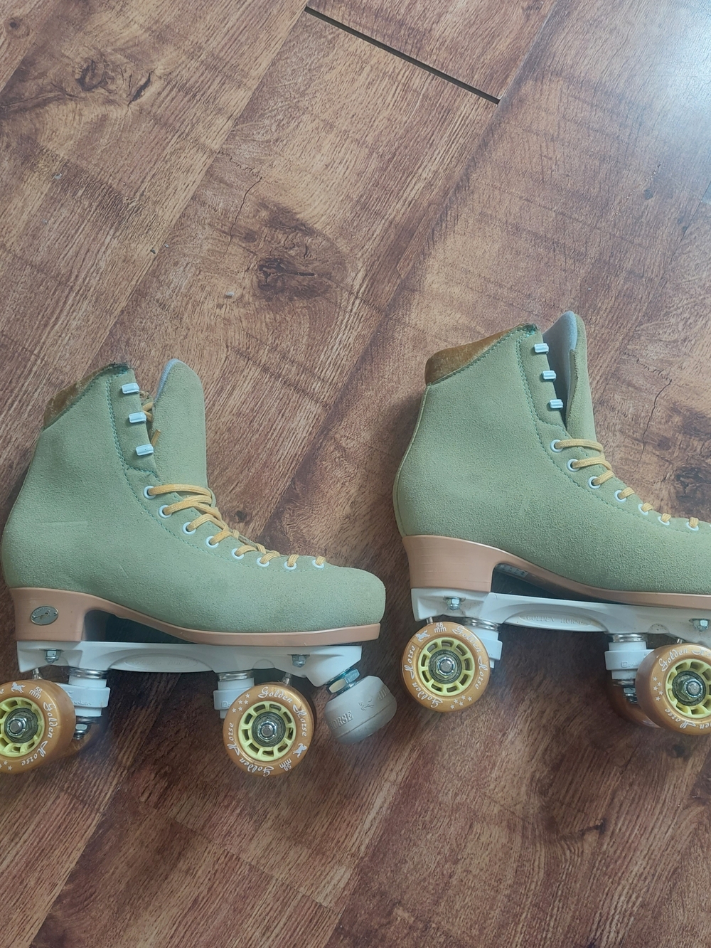 Golden Horse Light Green Suede Quad Roller Skates Derby DISCO Women Size 5.5